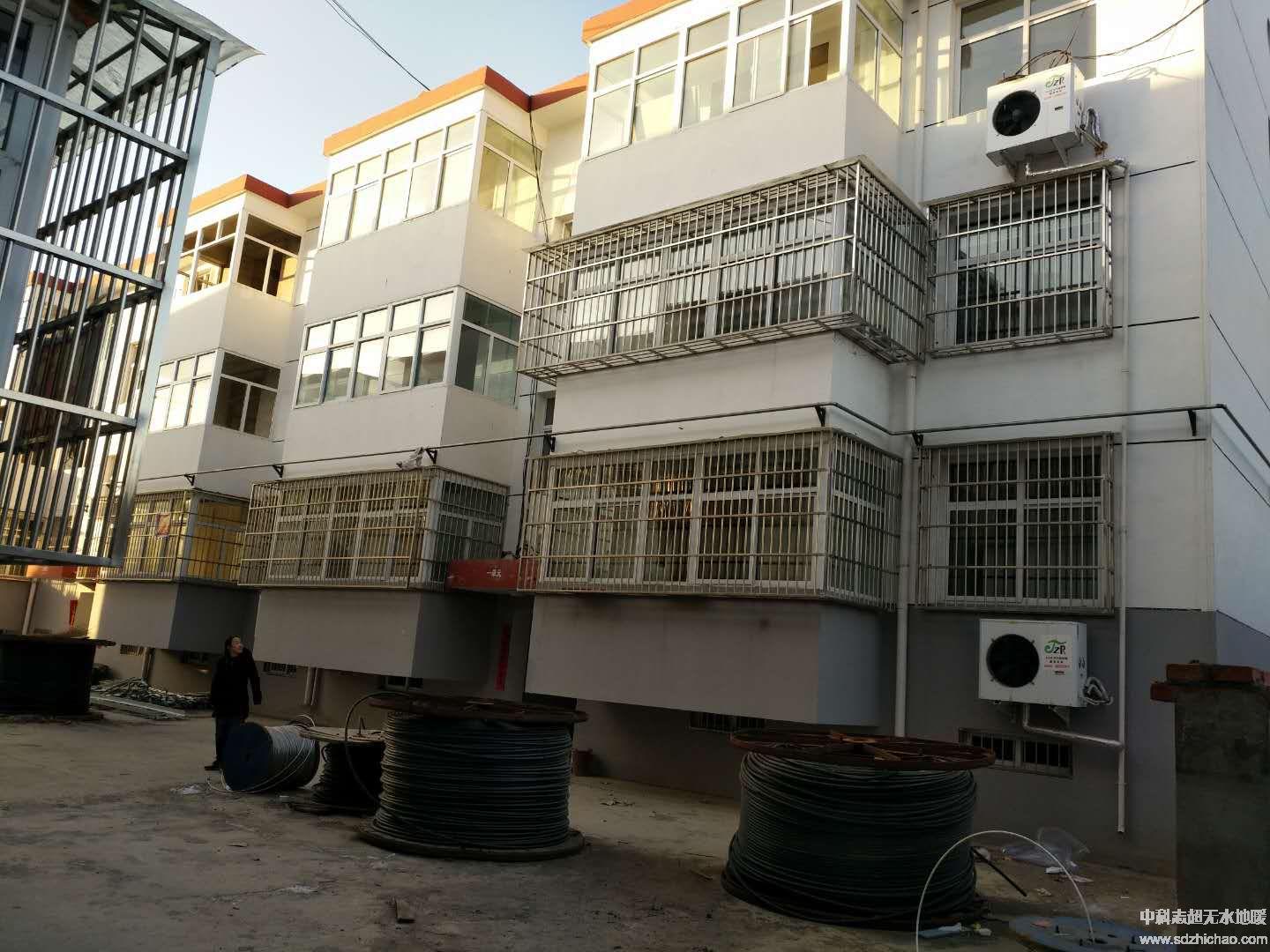 空氣源無(wú)水地暖.jpg